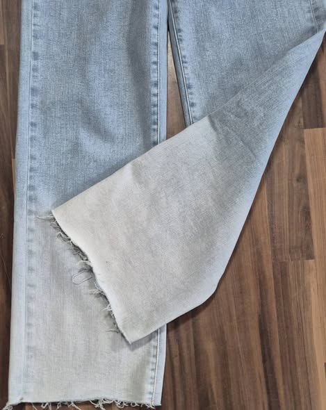Jeans " Le Streghe " Größe 36 in Hellblau weites Bein 72% Baumwolle – Bild 3