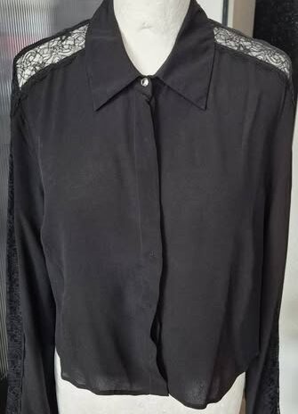 Bluse “ Patrizia Pepe “ Größe 36 in Schwarz/Spitzeneinsatz 100% Viscose