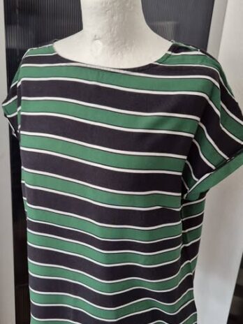 Shirt “ Alba Moda “ Größe 38 in Grün/Schwarz/Weiß gestreift 100% Viscose