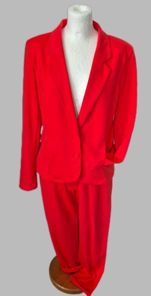 Hosenanzug " Free/Quent " Größe 36/38 (Hose 36 elastischer Bund Blazer 38) in Rot 24% Viscose