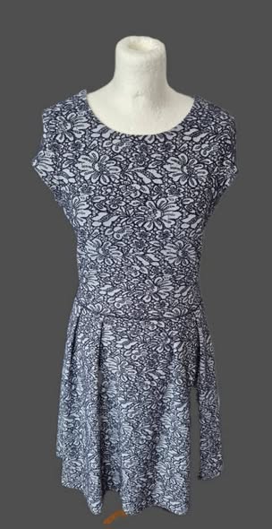 Strickkleid" Hugo Boss " Größe 36 in Dunkelblau/Hellgrau gemustert 51% Baumwolle