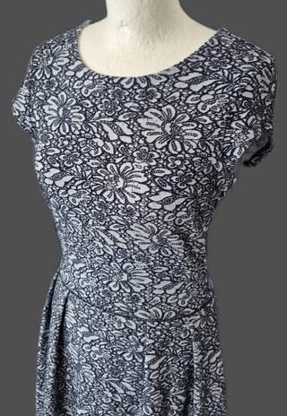 Strickkleid“ Hugo Boss “ Größe 36 in Dunkelblau/Hellgrau gemustert 51% Baumwolle