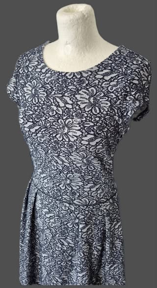 Strickkleid" Hugo Boss " Größe 36 in Dunkelblau/Hellgrau gemustert 51% Baumwolle – Bild 2