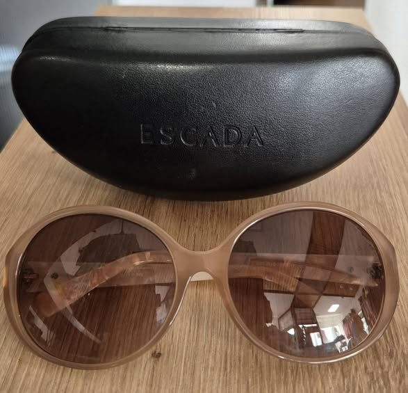 Sonnenbrille mit Etui " Escada " in Taupe/Offwhite