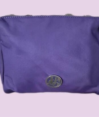Tasche “ Joop “ in Lila/Textil breiter Trageriemen Breite ca 25cm Höhe ca 20cm