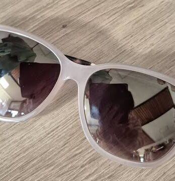 Sonnenbrille mit Etui “ Escada “ in Taupe