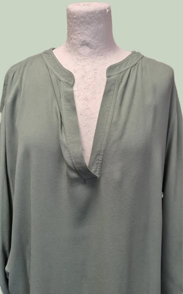 Bluse " Gerry Weber " Größe 46 in Khakigrün Viscose – Bild 2