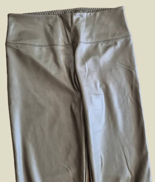 Hose " Made in Italy " Größe 38 in Olivgrün/Kunstleder elastischer Bund – Bild 2