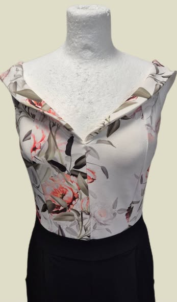Jumpsuit “ Made in Italy “ Größe 36 in Schwarz/Beige/Khakigrün floral gemustert