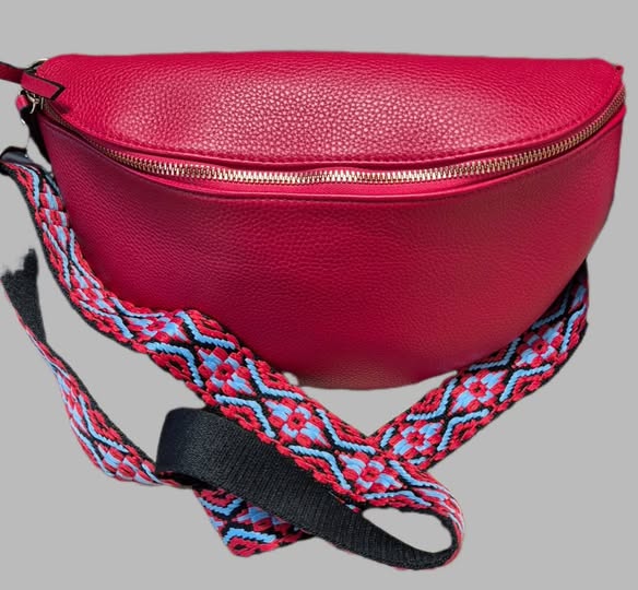 Tasche " Made in Italy " in Rot/Kunstleder breiter Trageriemen Breite ca 36cm Höhe ca 22cm