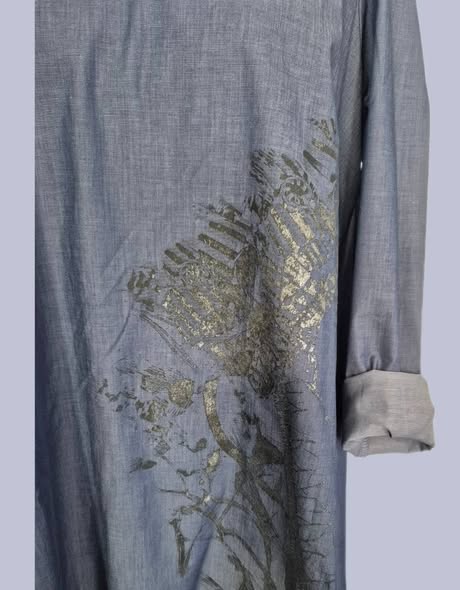 Bluse " Curvy " Größe OS (40-42/44) in Jeansblau/Print 100% Baumwolle – Bild 2
