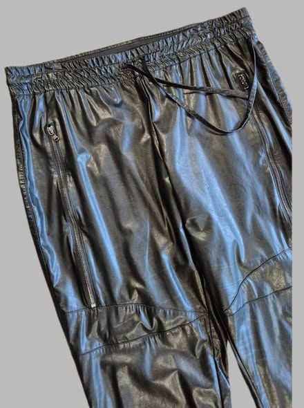 Hose " Benedikt By Jones " Größe 46 in Schwarz/Kunstleder elastischer Bund – Bild 2