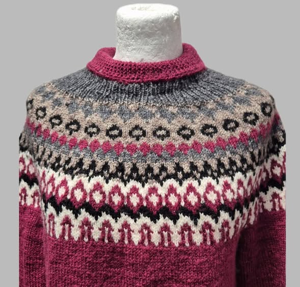 Pulli " Handarbeit " Größe 36/38 in Burgundy/Anthrazitgrau/Offwhite/Norwegermuster Wolle – Bild 2